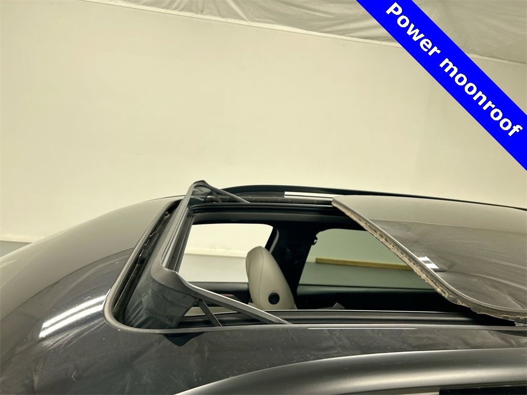 Certified 2022 Volkswagen Tiguan SE R-Line image 7