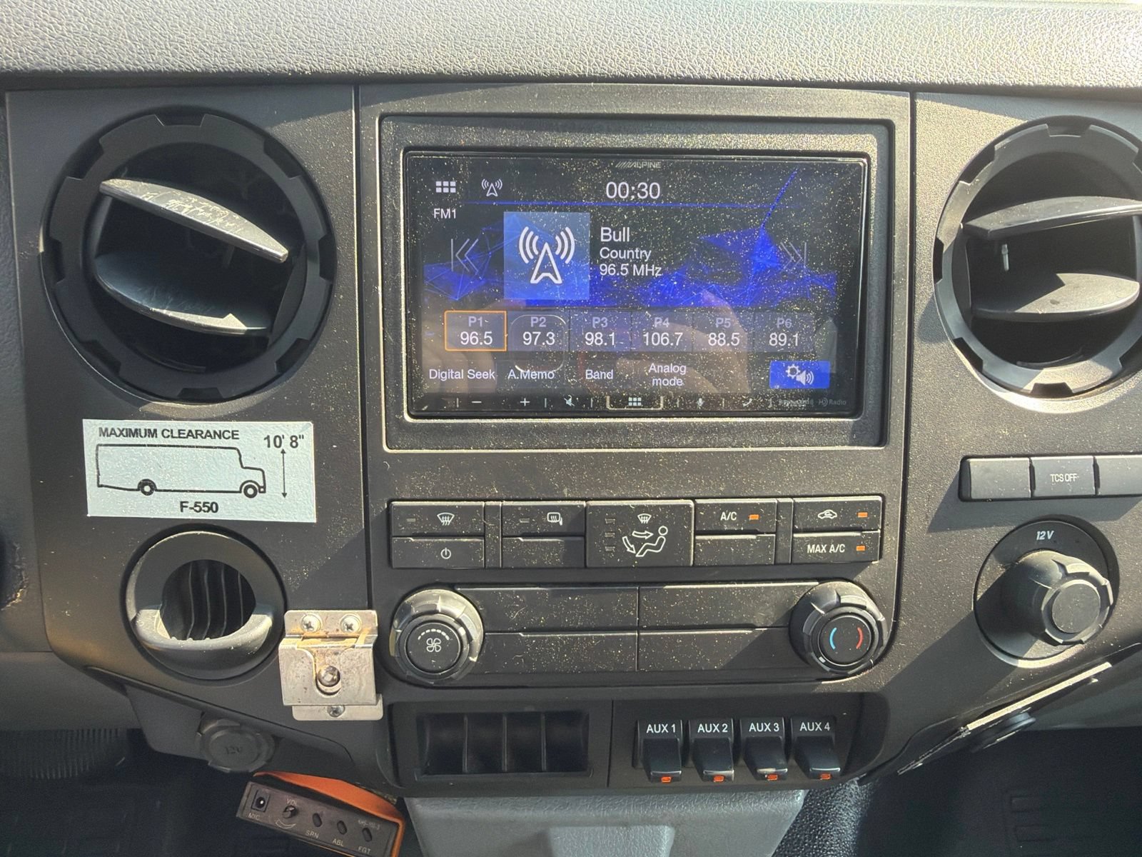 Used 2014 Ford F550 2WD Regular Cab Super Duty image 10