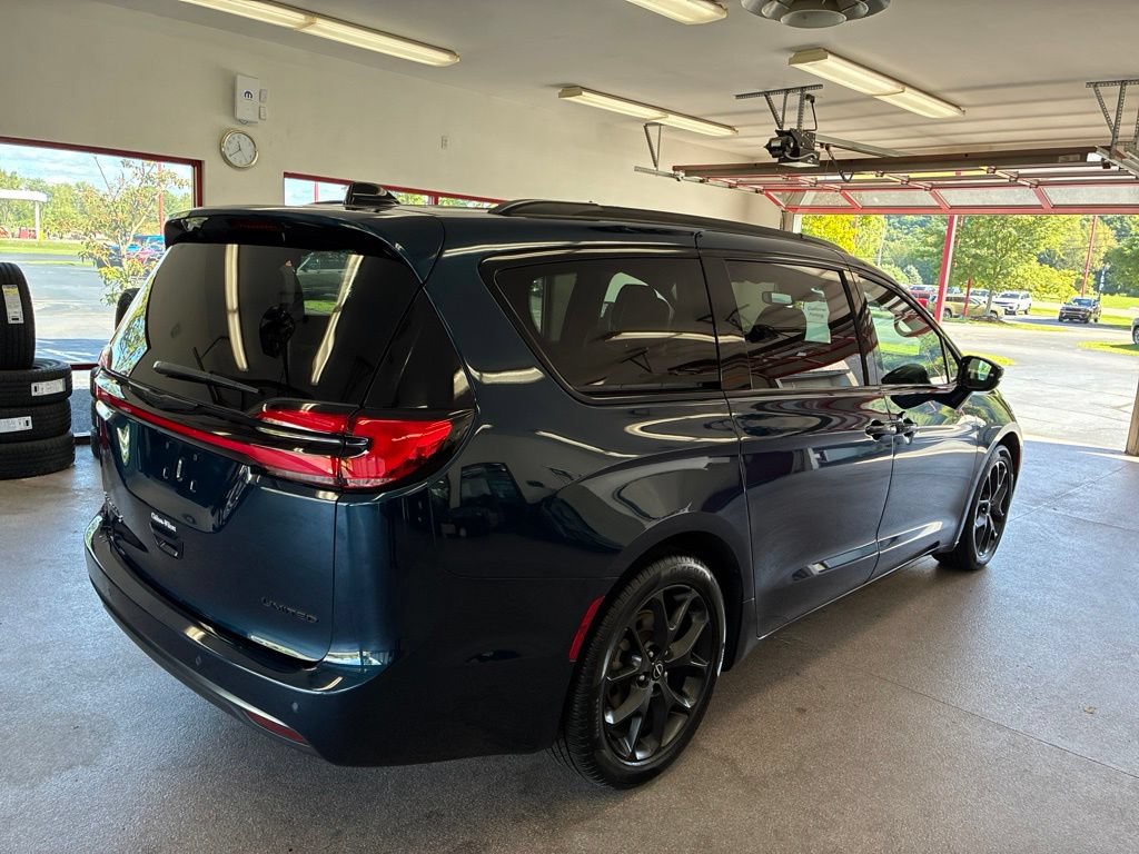 Certified 2025 Chrysler Pacifica Limited FWD image 37