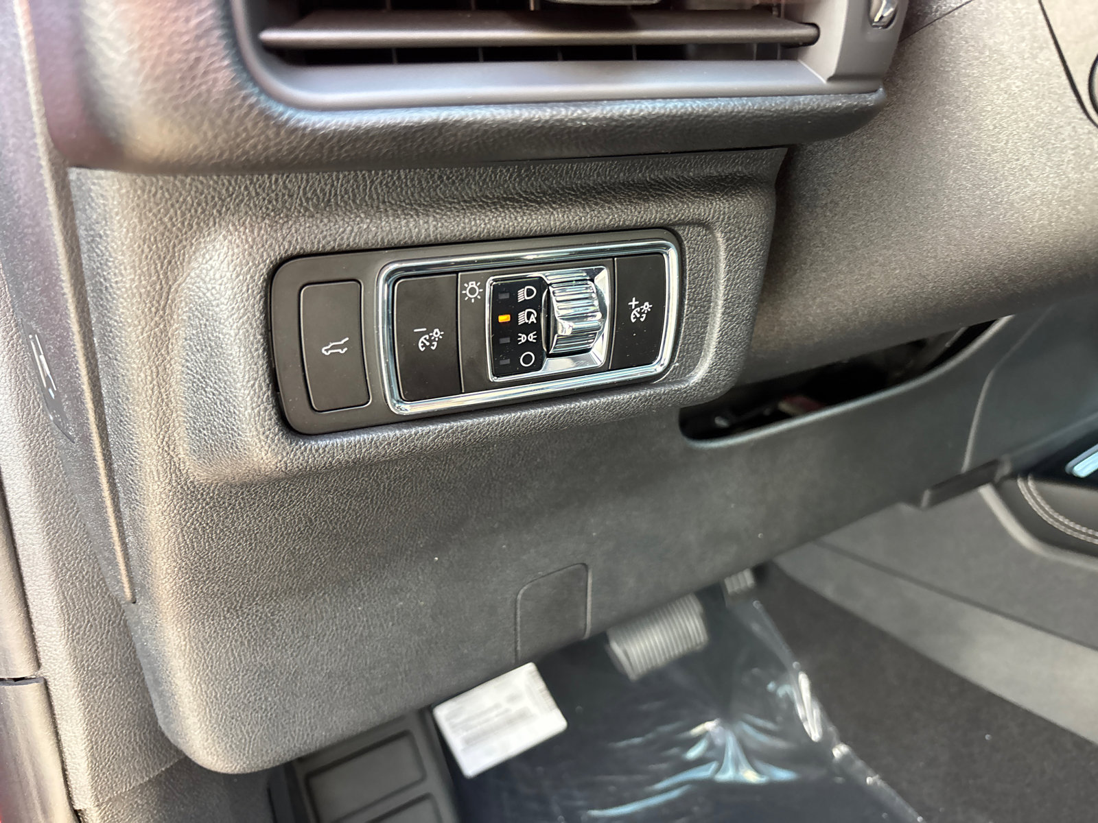 New 2026 Lincoln Corsair Reserve w/ Rear Removable Package Tray image 14