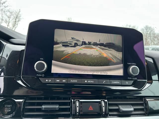 Used 2025 Nissan Pathfinder SV AWD/4WD image 18