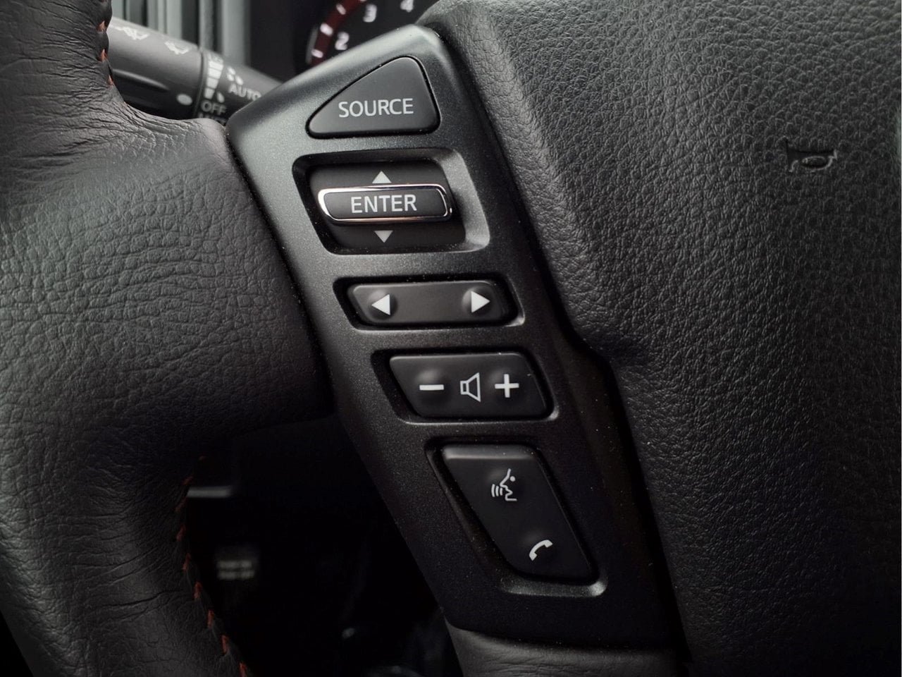 Used 2024 Nissan Titan PRO-4X w/ Pro-4x Convenience Package AWD/4WD image 23