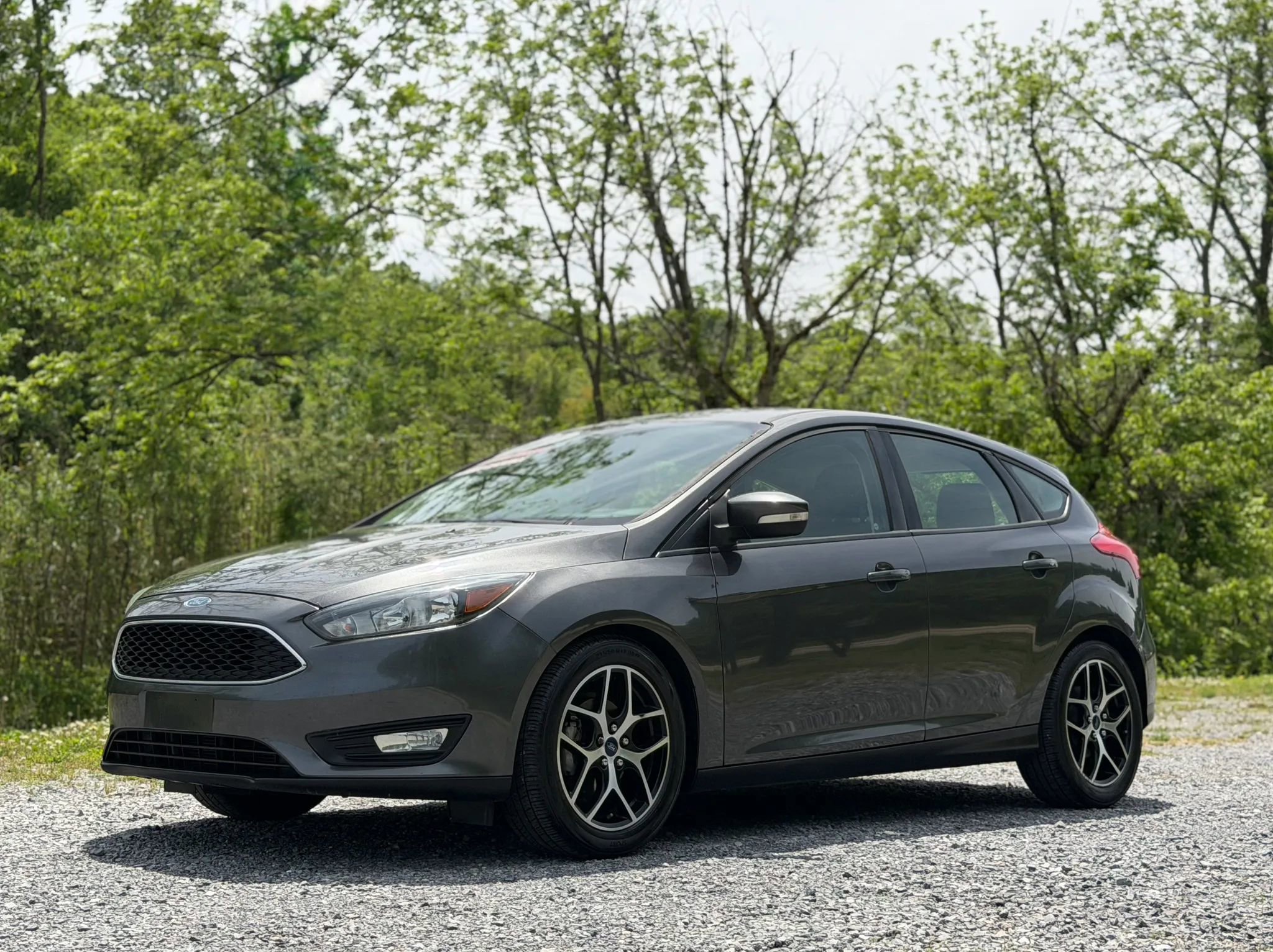 Used 2017 Ford Focus SEL w/ Cold Weather Package FWD image 3