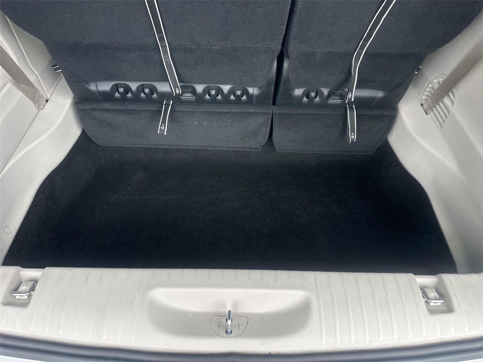 Used 2024 Chrysler Voyager LX FWD image 16