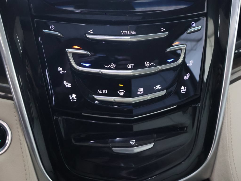 Used 2018 Cadillac Escalade ESV Luxury AWD/4WD image 30
