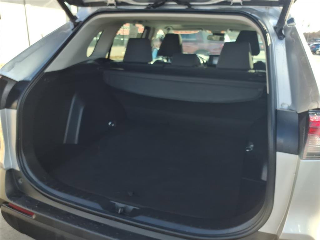 Used 2021 Toyota RAV4 XLE image 12