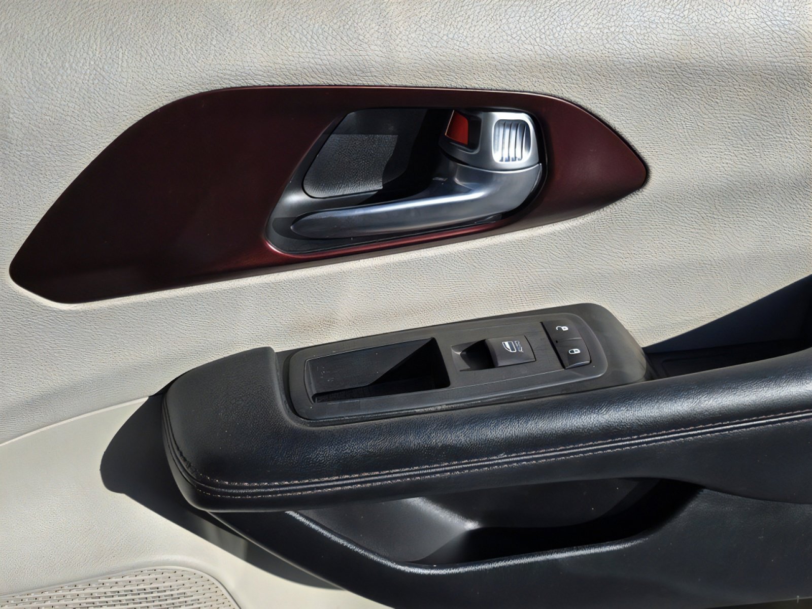 Used 2020 Chrysler Pacifica Limited image 16