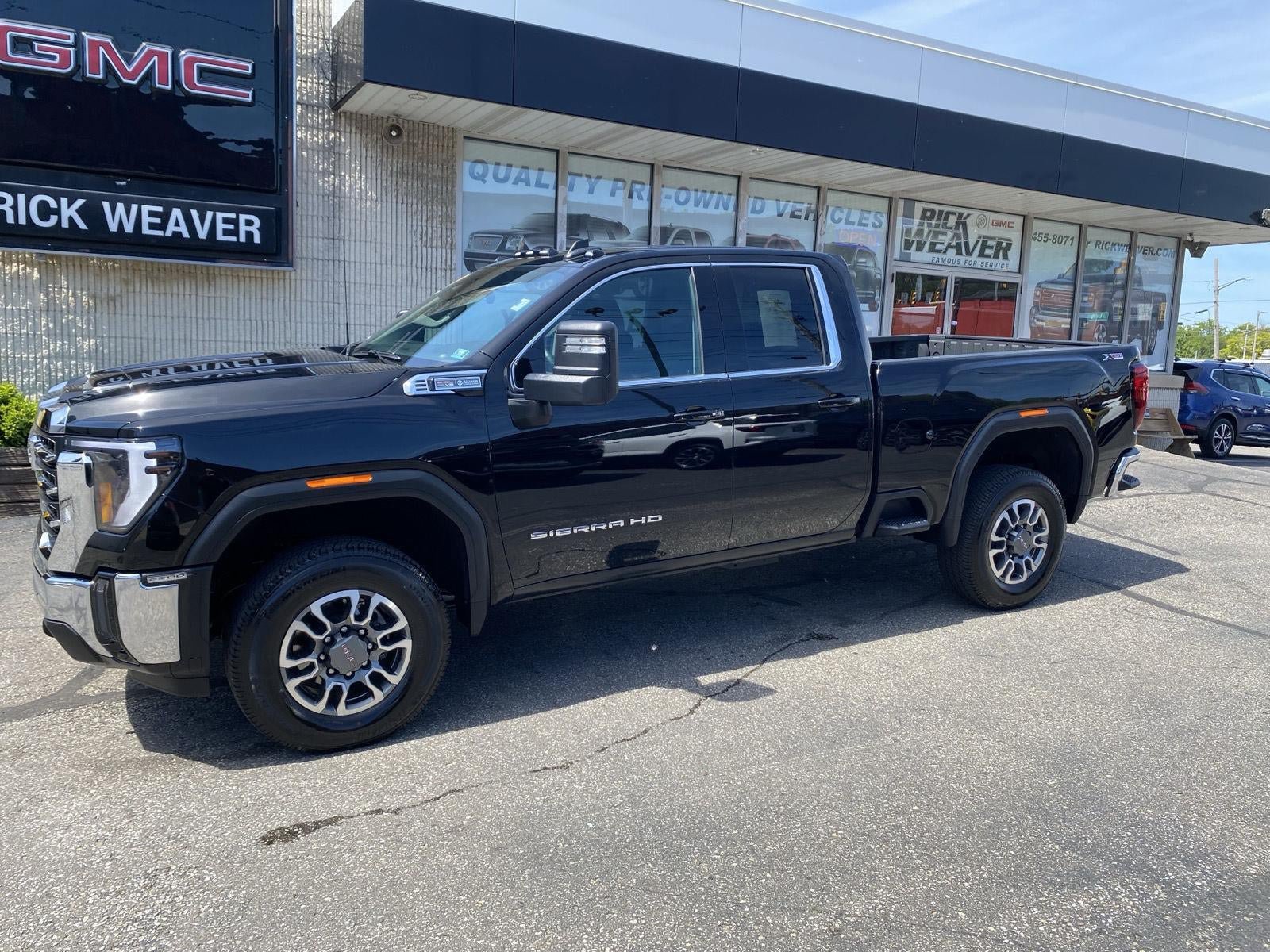 Certified 2025 GMC Sierra 2500 SLE AWD/4WD image 3