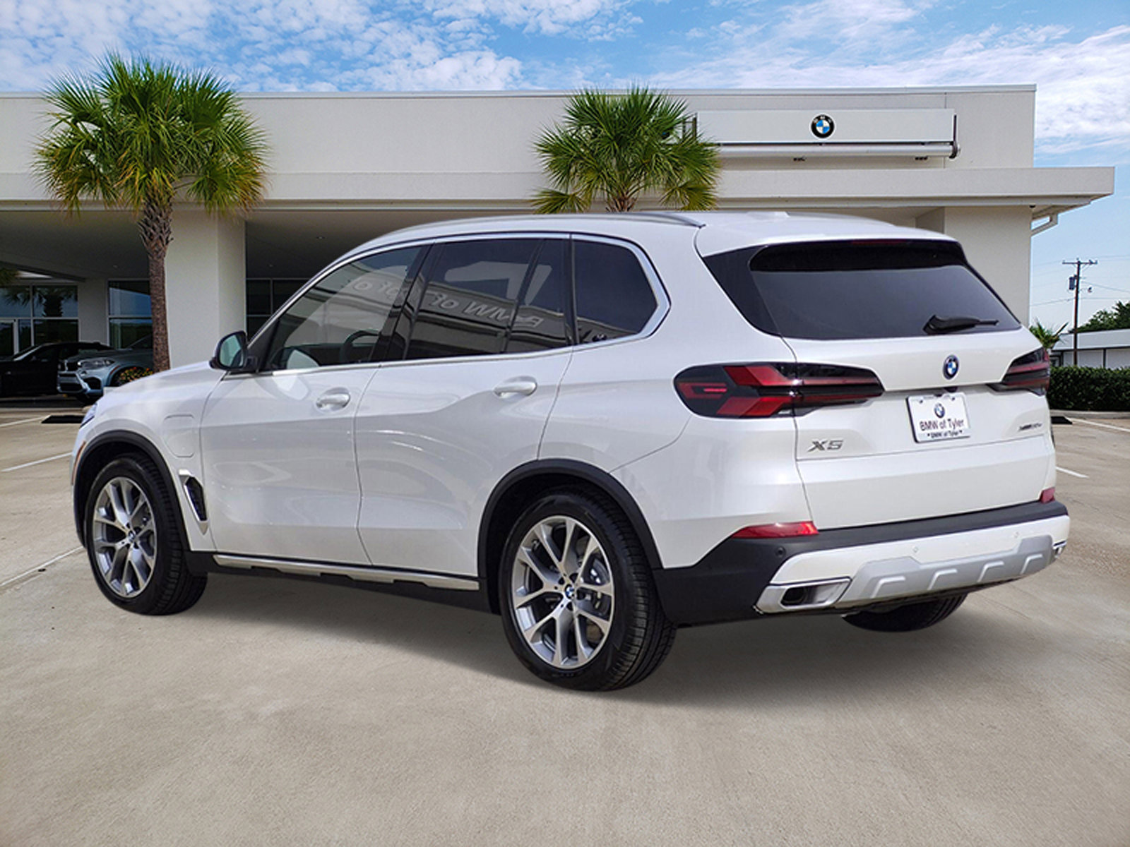 New 2026 BMW X5 xDrive50e w/ Climate Comfort Package image 6
