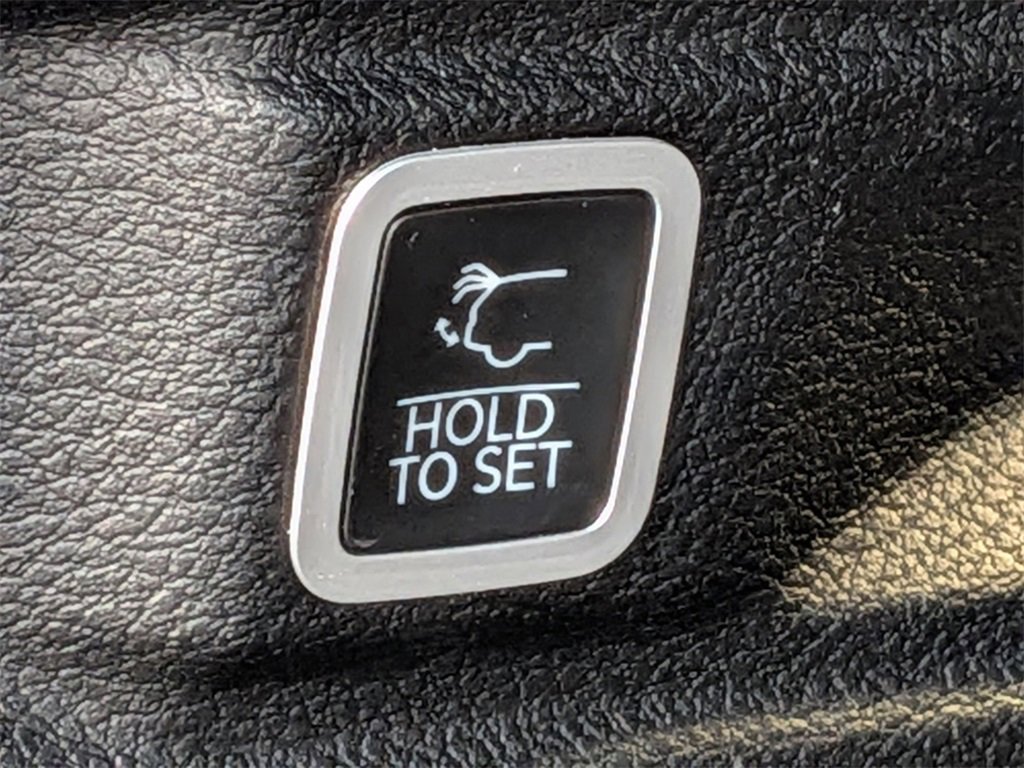 Used 2024 Jeep Grand Cherokee L Laredo w/ Luxury Tech Group I image 16