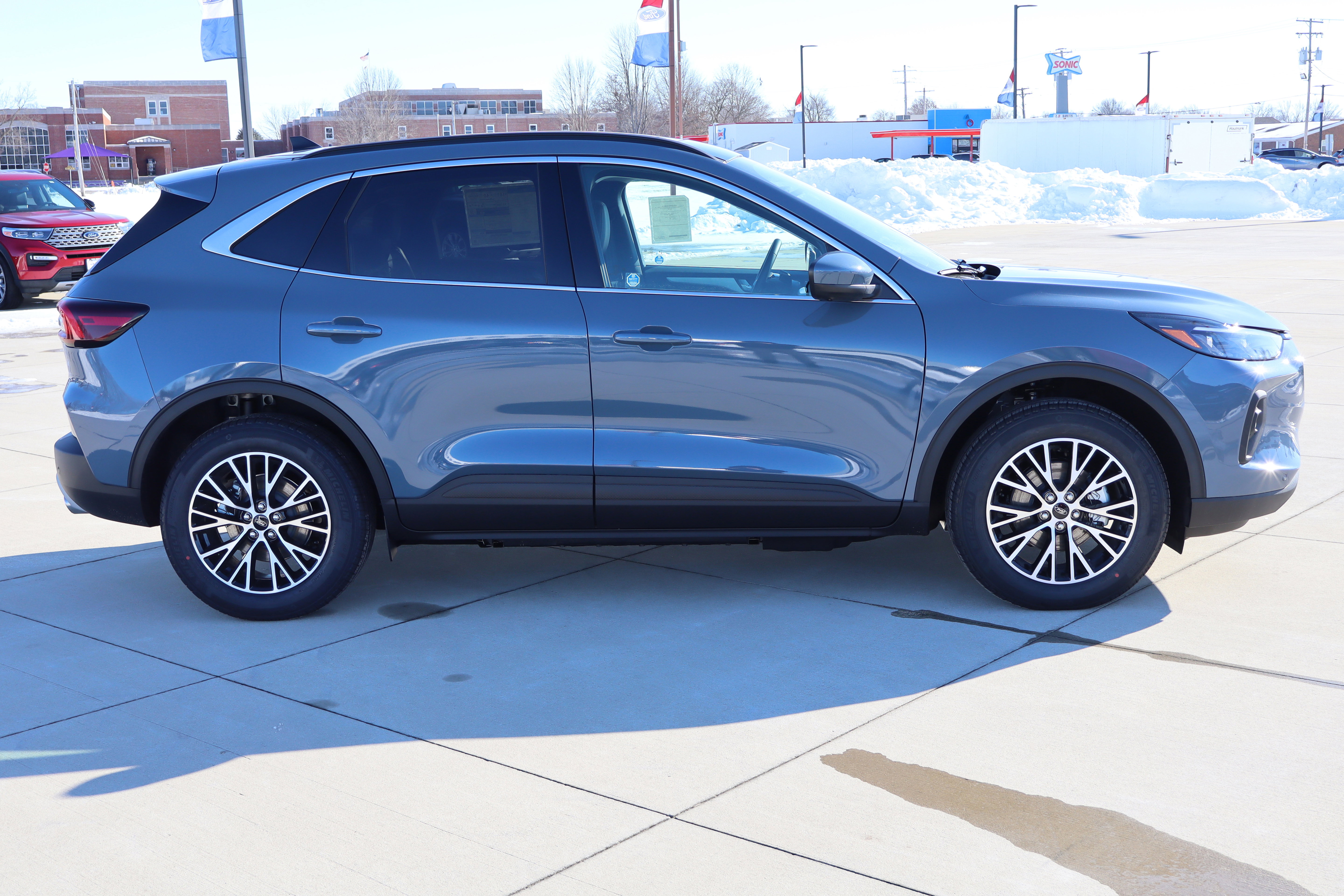 New 2025 Ford Escape SE w/ PHEV Premium Package image 4