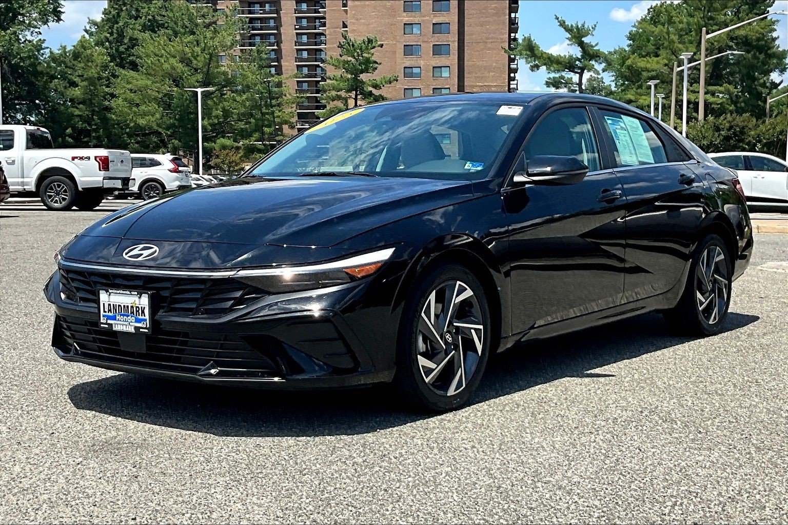 Used 2025 Hyundai Elantra Limited FWD image 1