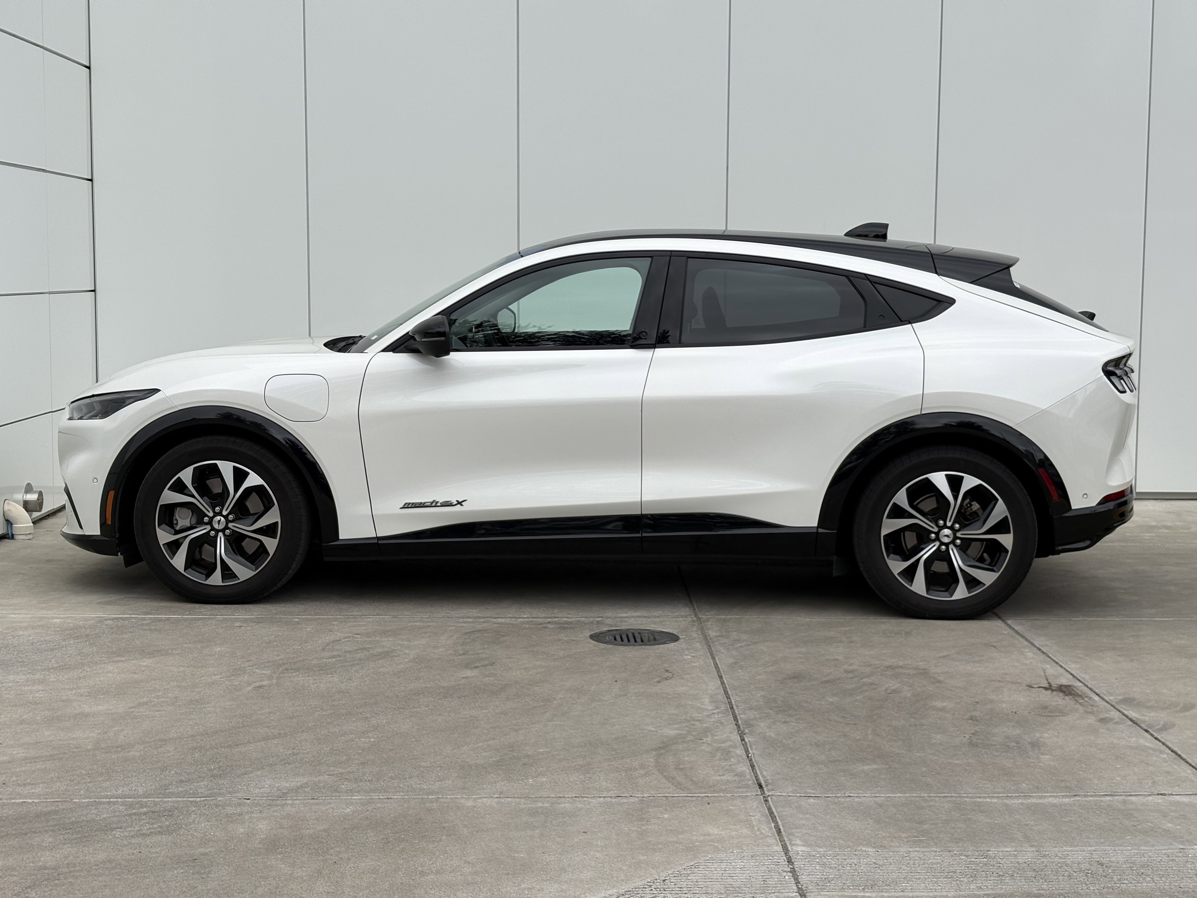 Used 2022 Ford Mustang Mach-E Premium image 4