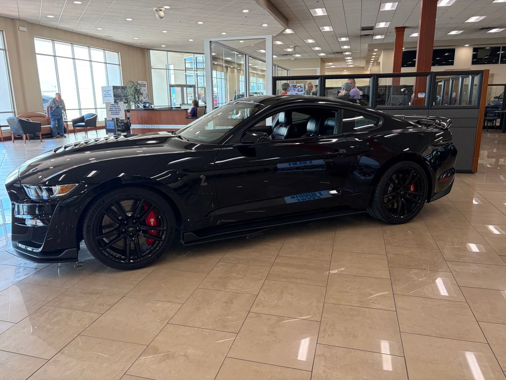 Used 2020 Ford Mustang Shelby GT500 w/ Technology Package RWD image 3