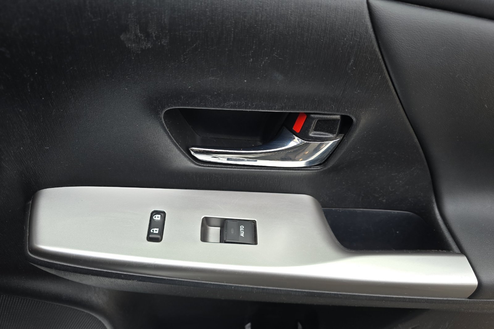 Used 2017 Toyota Prius V Four image 22