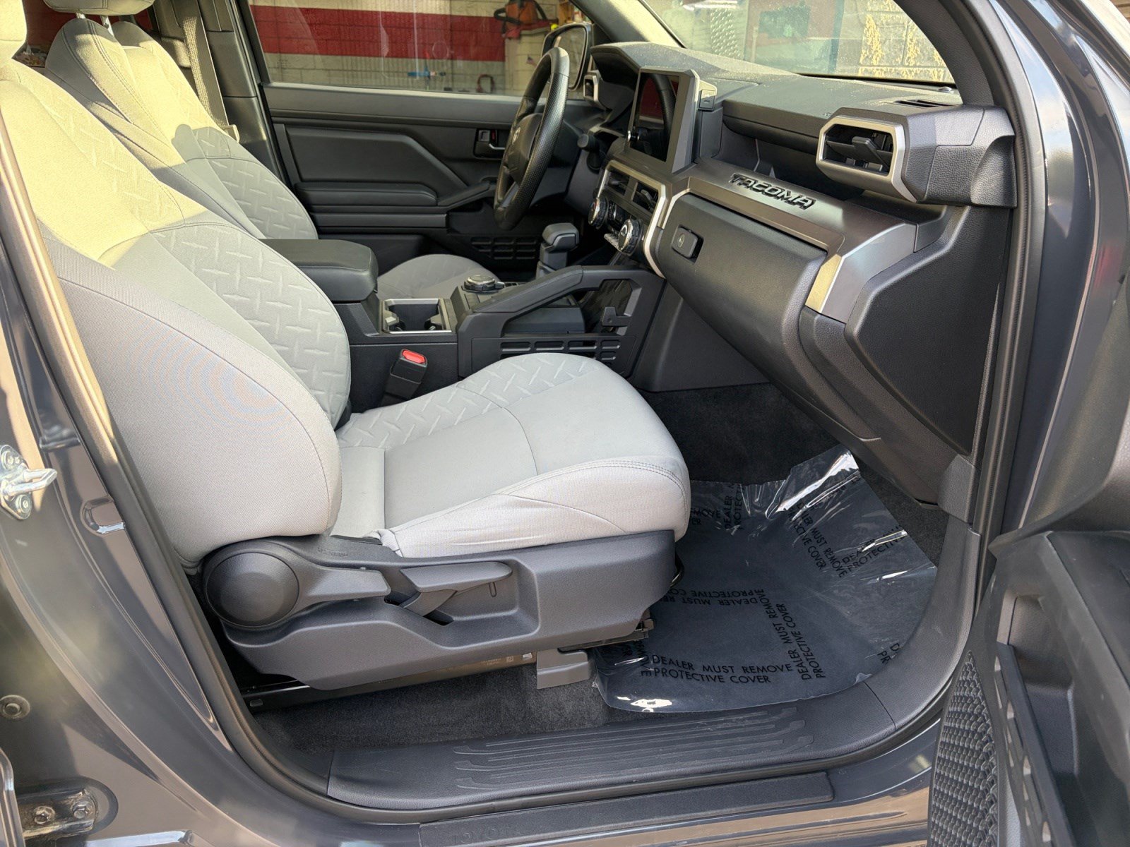 Certified 2025 Toyota Tacoma SR5 AWD/4WD image 28