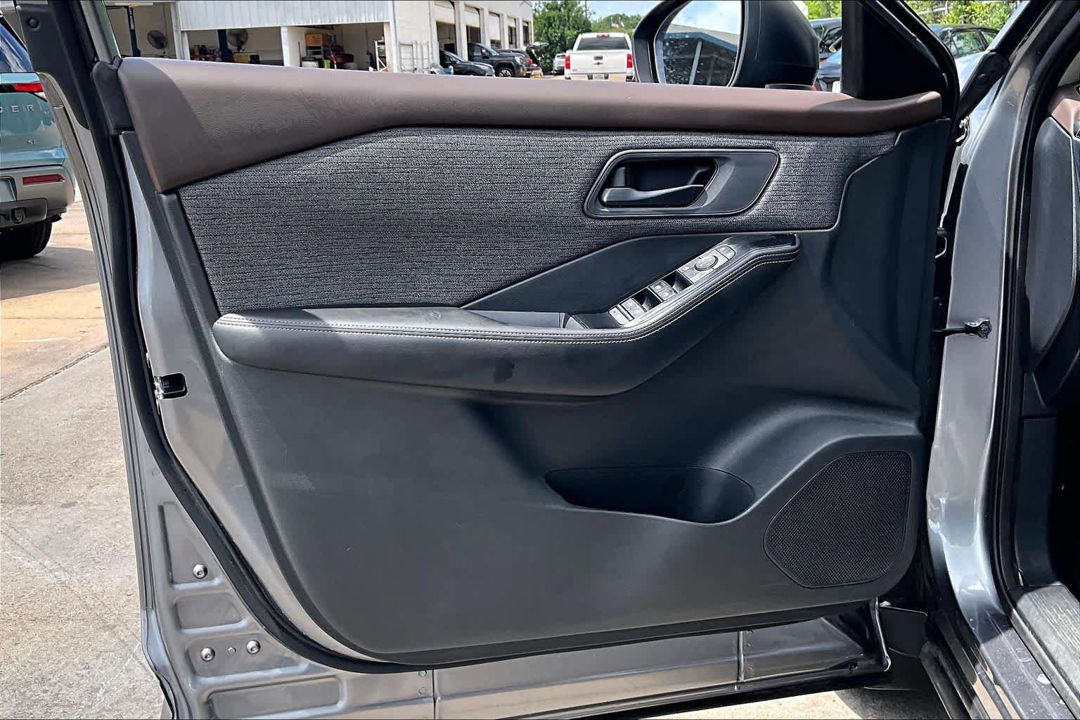 Used 2022 Nissan Rogue S image 20
