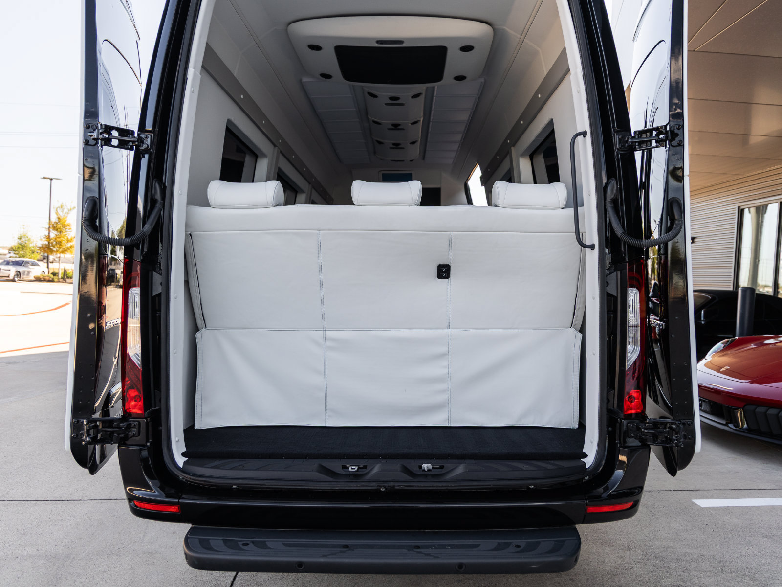 Used 2025 Mercedes-Benz Sprinter 2500 image 30