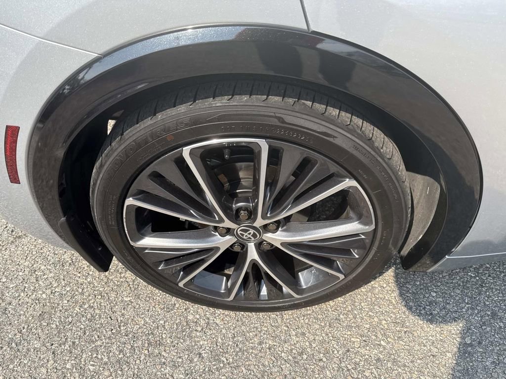 Used 2024 Toyota Prius XLE image 9