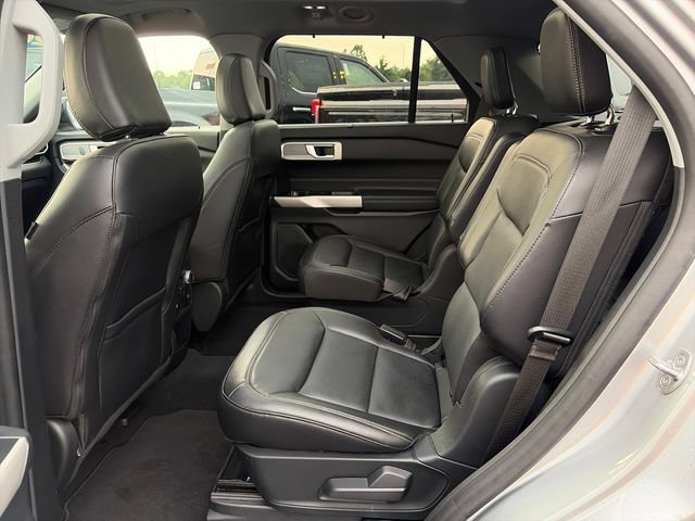 Used 2021 Ford Explorer Limited w/ Equipment Group 301A AWD/4WD image 29