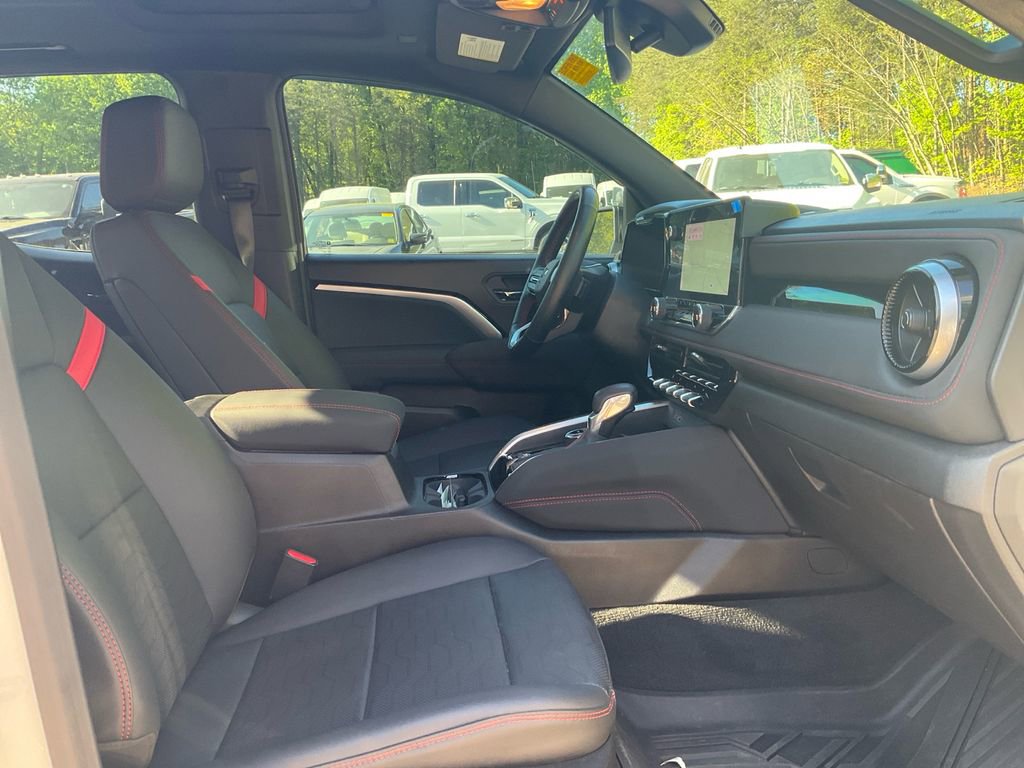 Used 2024 Chevrolet Colorado Z71 w/ Z71 Convenience Package 2 AWD/4WD image 12
