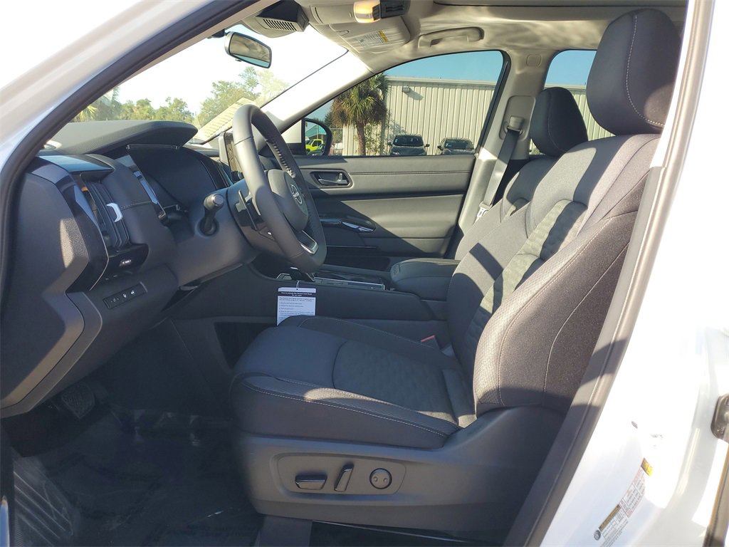 New 2025 Nissan Pathfinder SV image 9