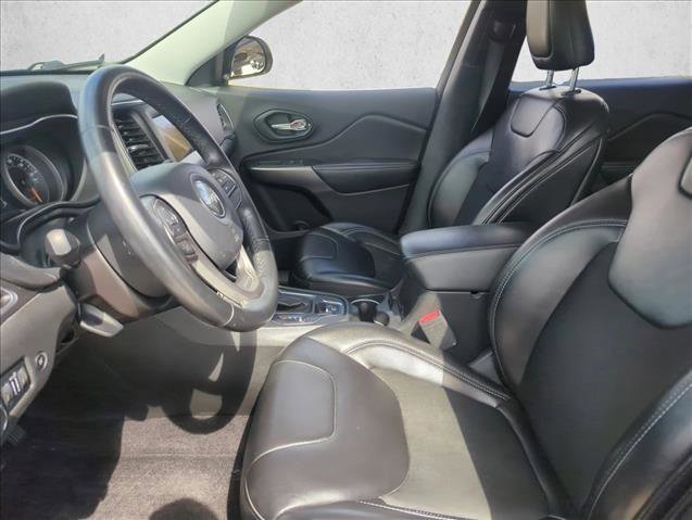 Used 2019 Jeep Cherokee Latitude Plus w/ Comfort/Convenience Group image 12