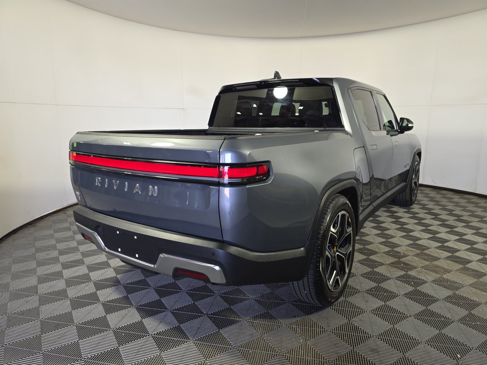 Used 2024 Rivian R1T Adventure AWD/4WD image 5