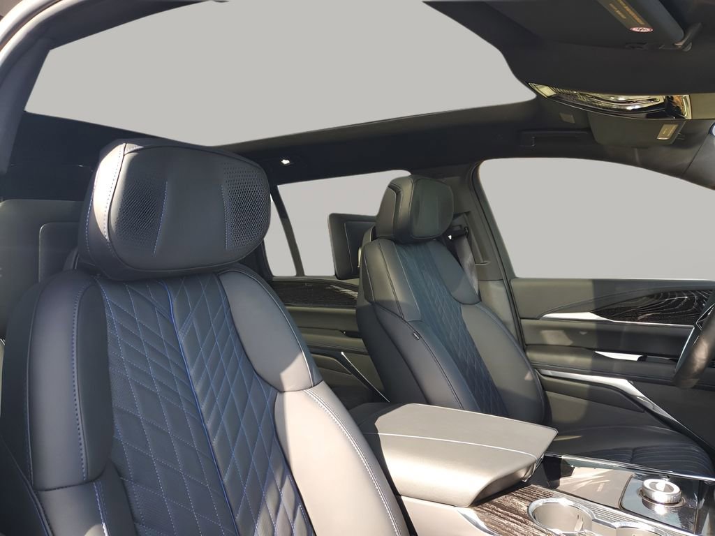 New 2026 Cadillac Escalade IQL Luxury w/ LPO, Floor Liner Package AWD/4WD image 15