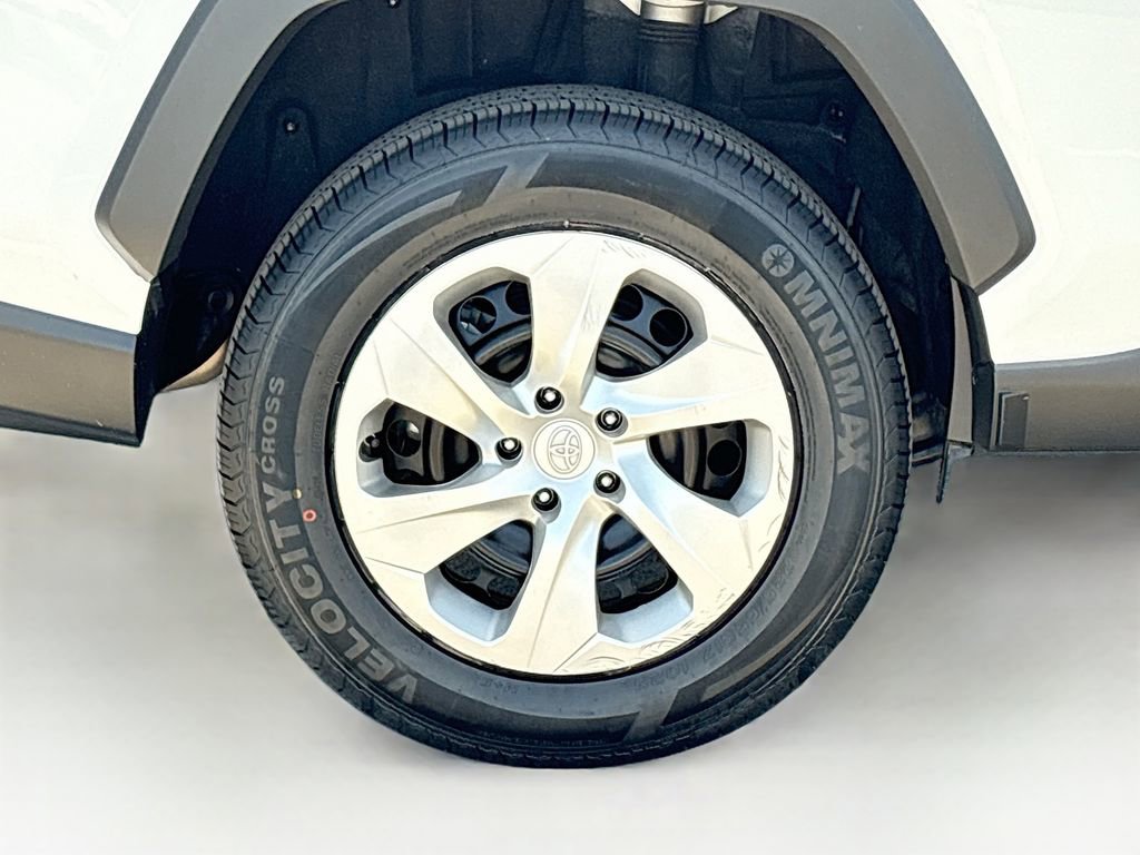 Used 2022 Toyota RAV4 LE FWD image 32