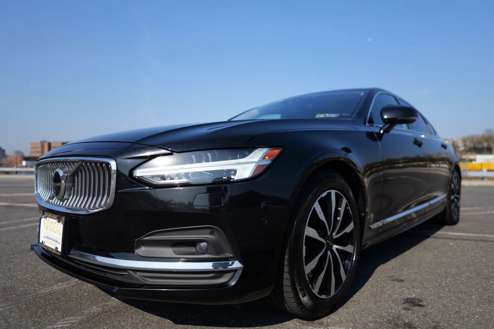 Used 2023 Volvo S90 B6 Plus image 3