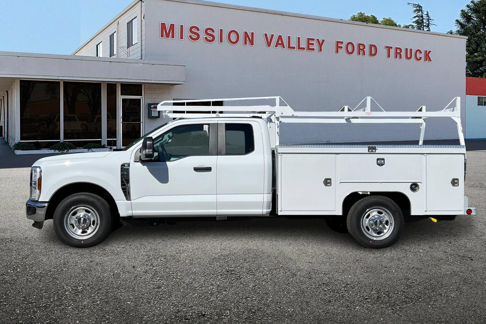 New 2026 Ford F350 XL w/ XL Chrome Package RWD image 7