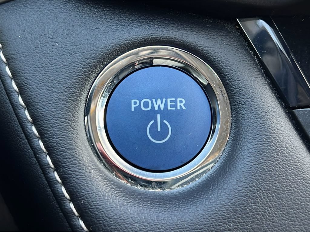 Used 2018 Toyota RAV4 Limited AWD/4WD image 23