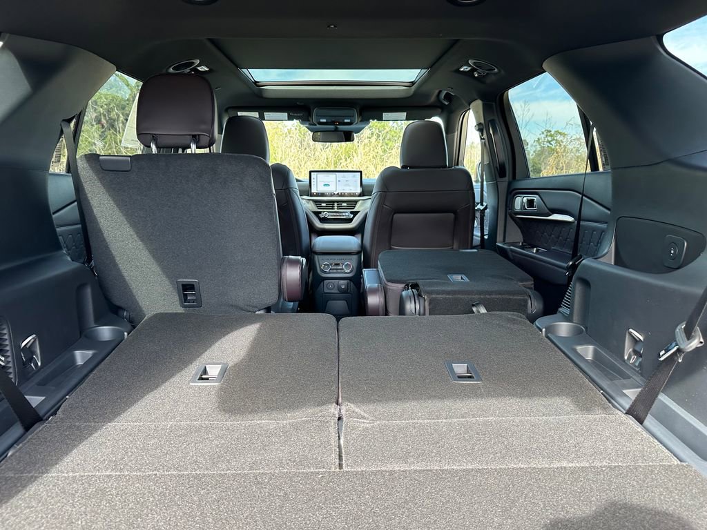 Certified 2026 Ford Explorer Platinum w/ LUX Leather Package AWD/4WD image 50