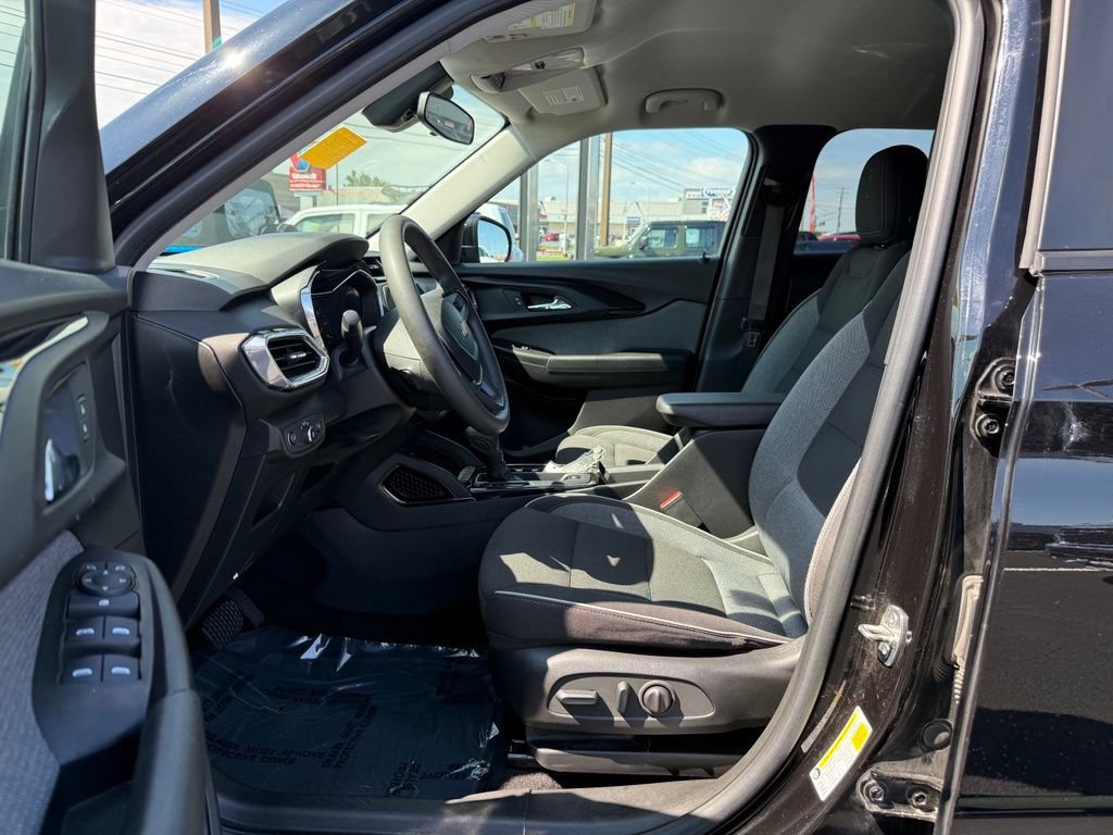 Used 2023 Chevrolet TrailBlazer LT AWD/4WD image 24