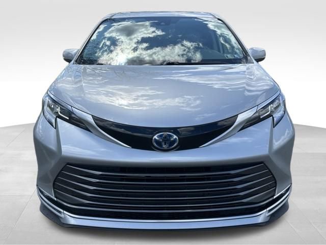 Used 2021 Toyota Sienna Limited AWD/4WD image 8