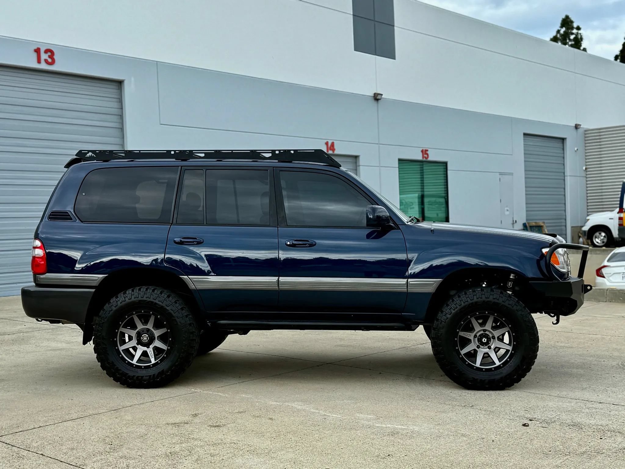 Used 2005 Toyota Land Cruiser w/ Convenience Pkg AWD/4WD image 10