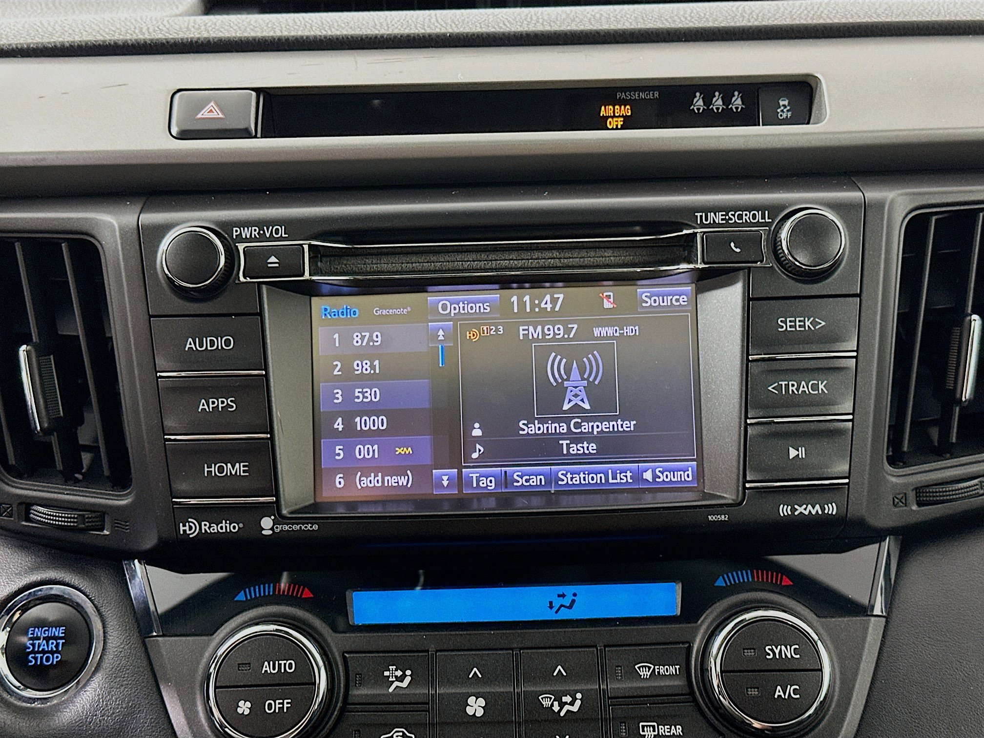 Used 2018 Toyota RAV4 XLE image 19