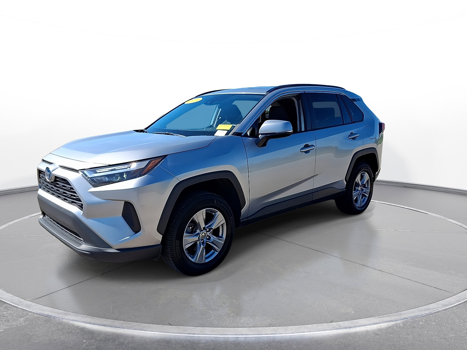Used 2023 Toyota RAV4 XLE AWD/4WD image 4