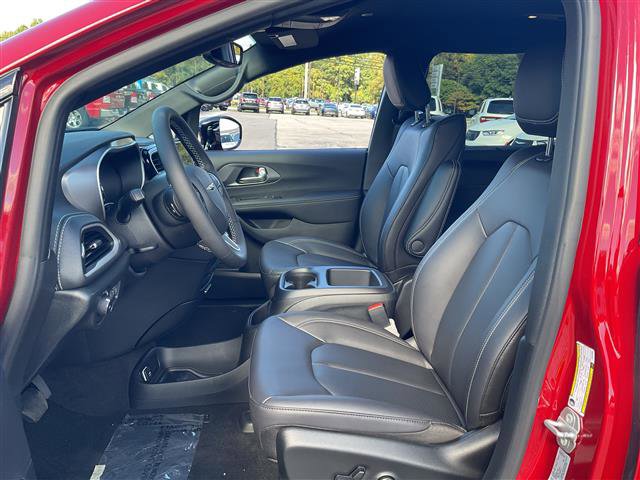 New 2026 Chrysler Pacifica Select image 8