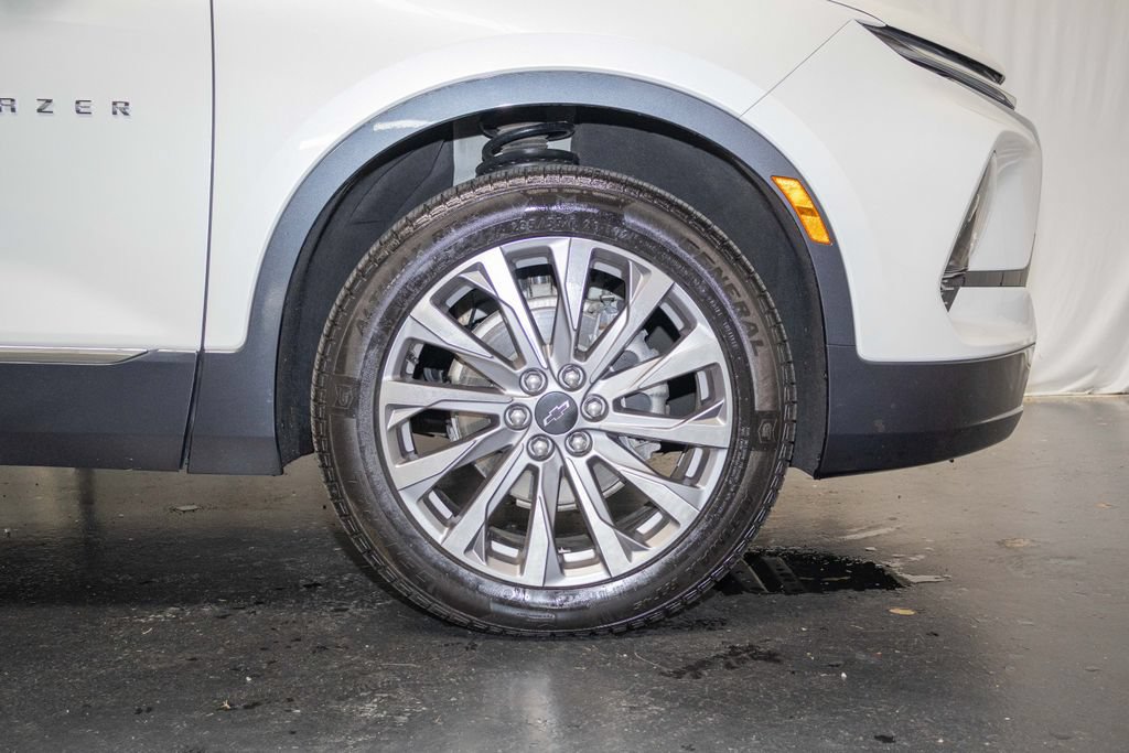 Used 2023 Chevrolet Blazer Premier w/ Driver Confidence II Package AWD/4WD image 5