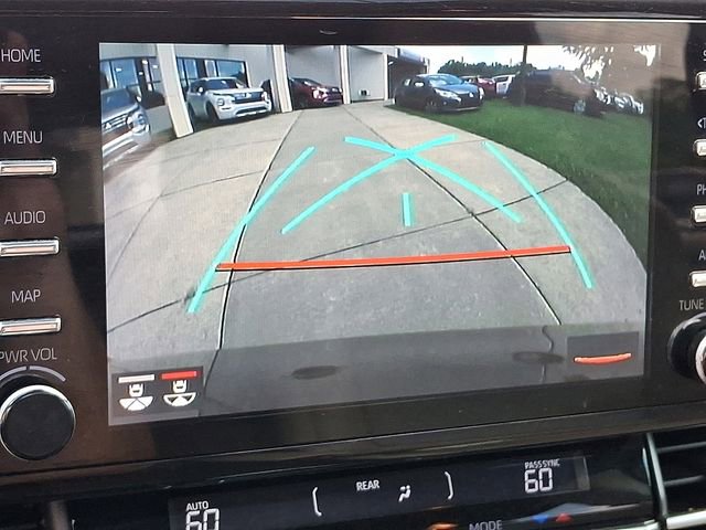 Used 2021 Toyota Sienna Limited image 23