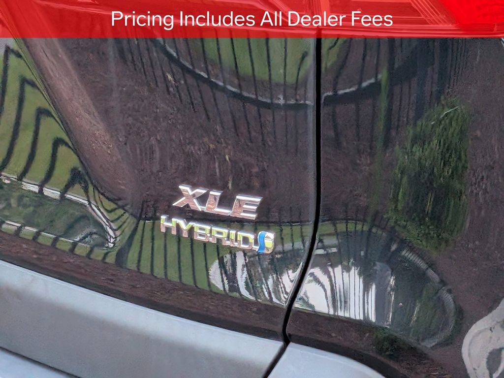 Used 2024 Toyota RAV4 XLE AWD/4WD image 8