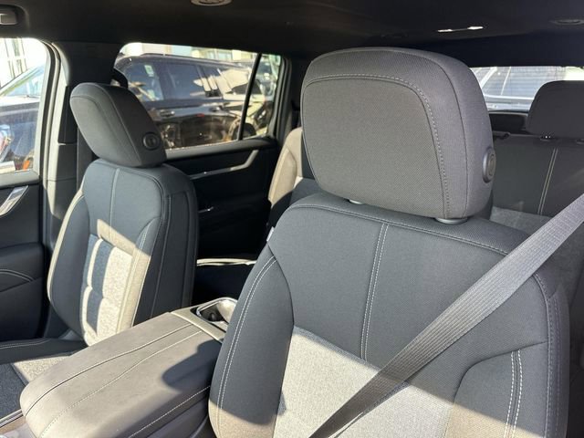 New 2025 GMC Acadia Elevation image 22