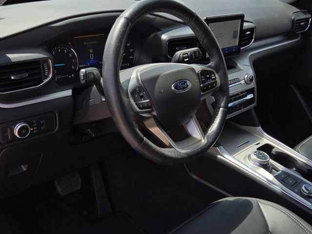 Used 2022 Ford Explorer XLT w/ Equipment Group 202A AWD/4WD image 13