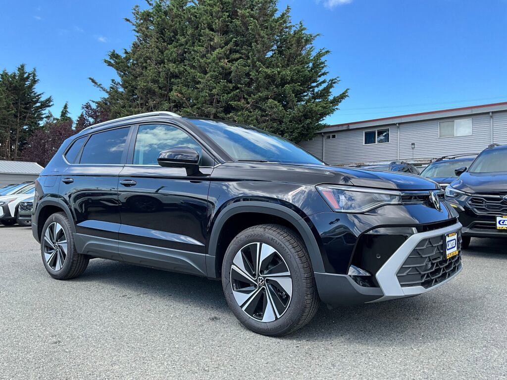 New 2025 Volkswagen Taos SE image 2