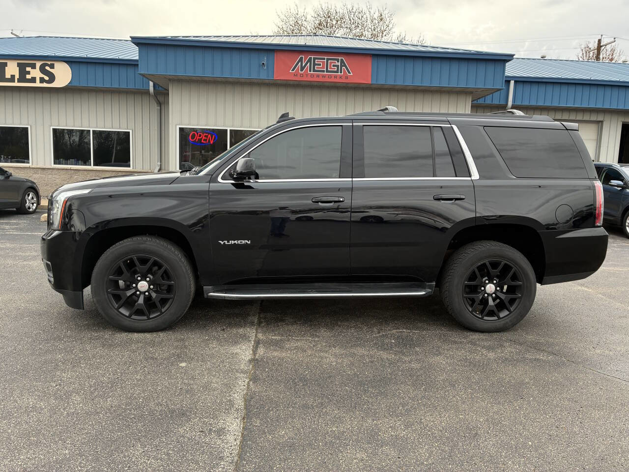 Used 2017 GMC Yukon SLE w/ SLE Value Package AWD/4WD image 5