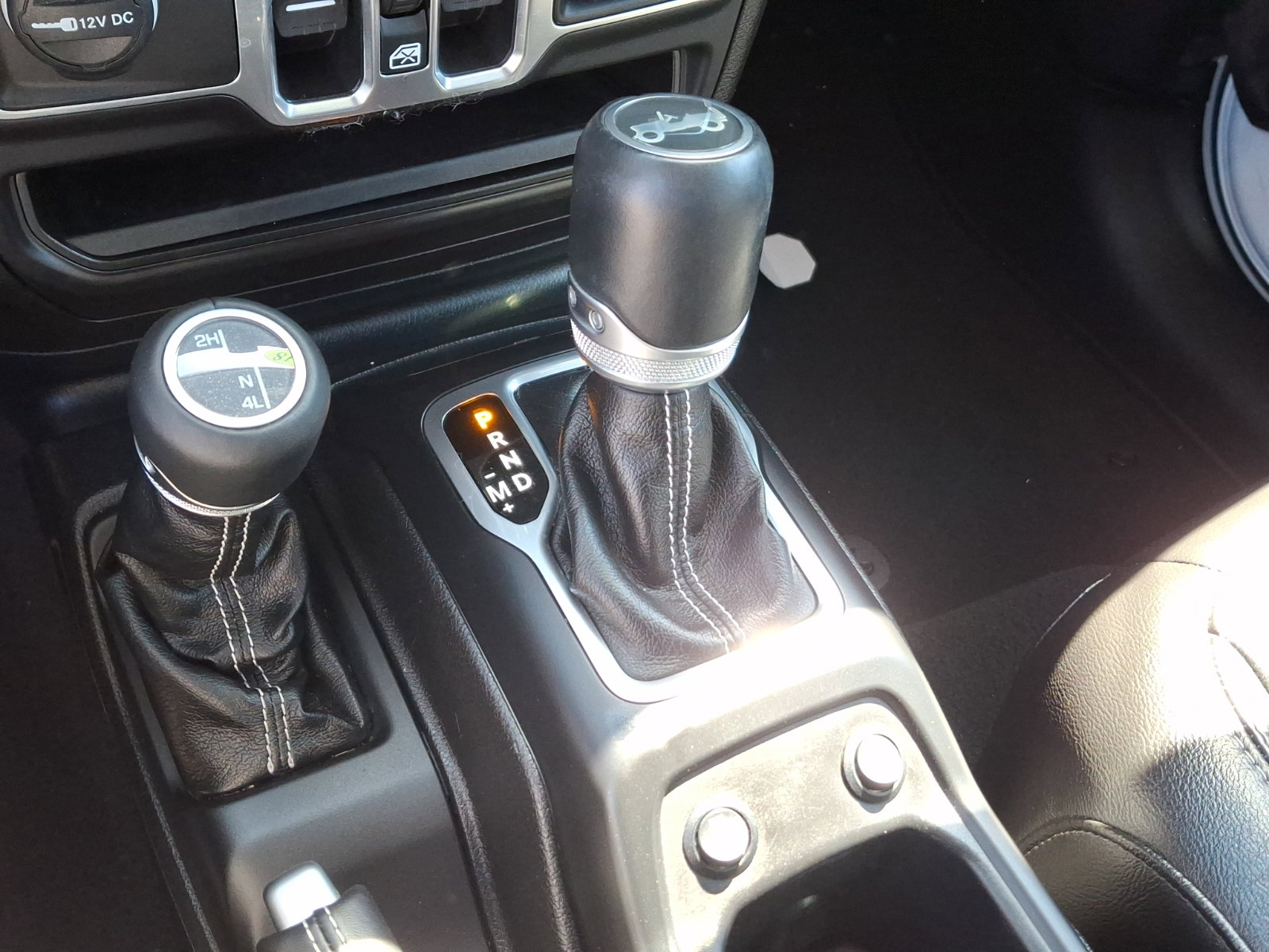 Used 2018 Jeep Wrangler Unlimited Sahara image 14