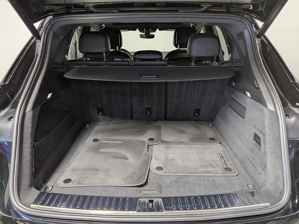 Used 2022 Porsche Cayenne Platinum Edition image 45
