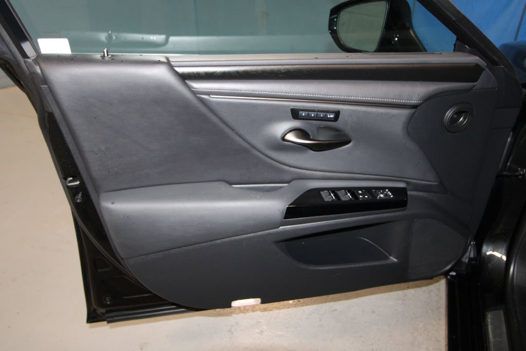 Used 2022 Lexus ES 350 w/ Premium Package image 5